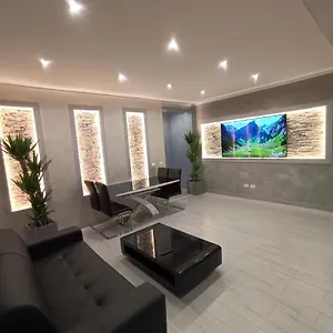Deamarina Apartment
